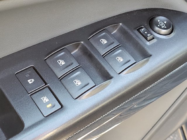 Used 2017 Chevrolet Colorado Z71 AWD/4WD image 19