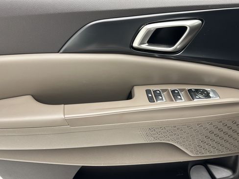 Used 2025 Kia Carnival FWD image 14