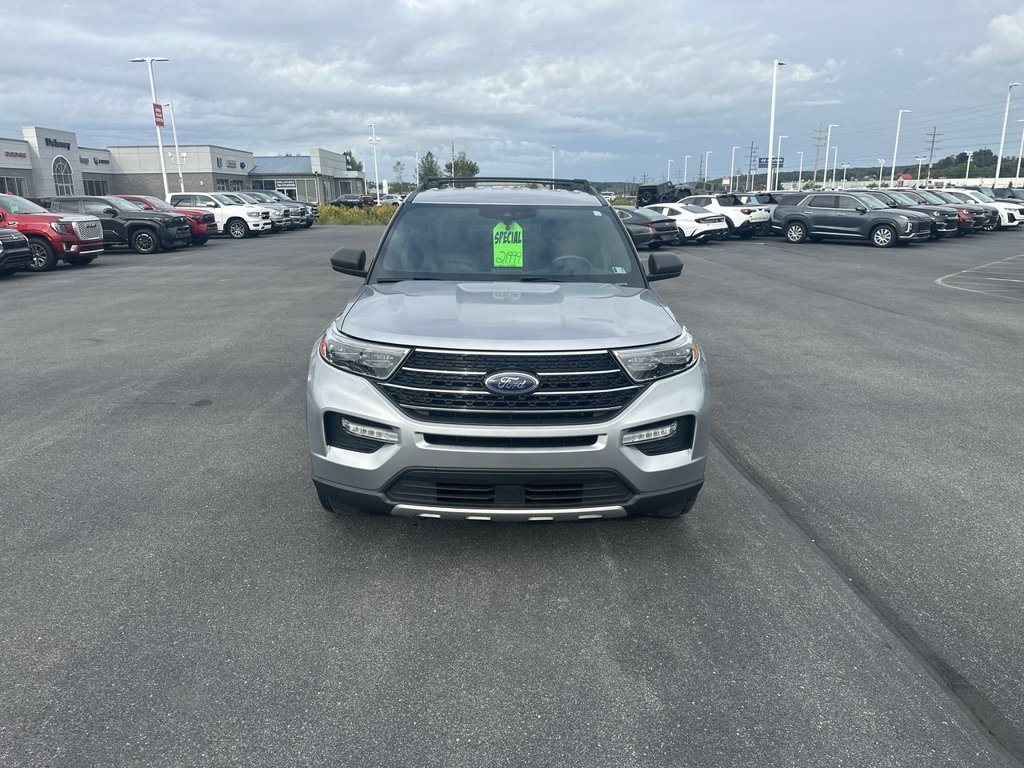 Used 2020 Ford Explorer XLT w/ Equipment Group 202A AWD/4WD image 3