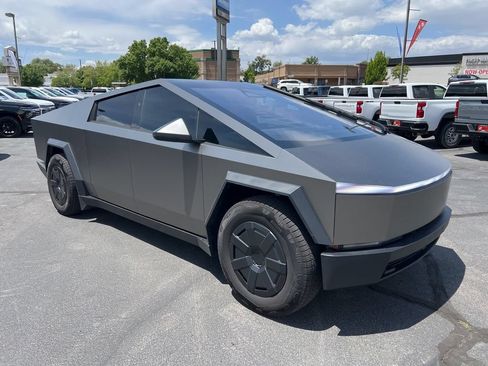 Used 2024 Tesla Cybertruck AWD Crew Cab image 5
