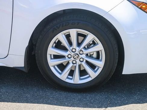 Used 2025 Toyota Corolla SE w/ SE Package FWD image 15