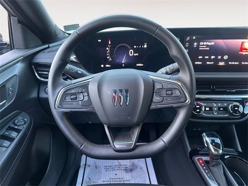 Used 2024 Buick Envista Sport Touring image 12