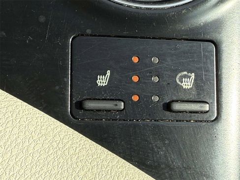 Used 2019 Toyota Camry XLE image 16