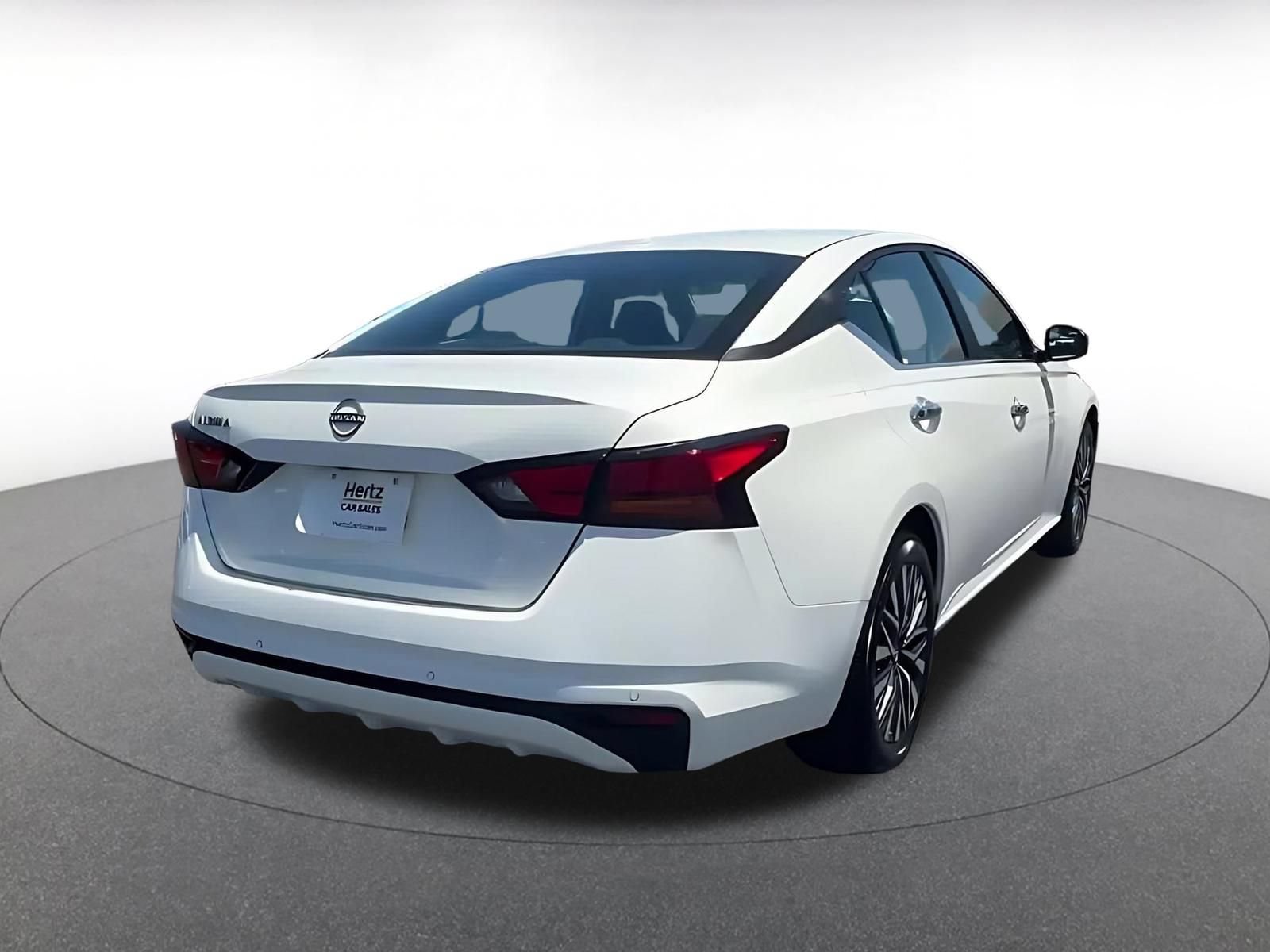 Used 2025 Nissan Altima 2.5 SV FWD image 14