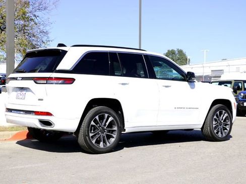 New 2025 Jeep Grand Cherokee Overland w/ Luxury Tech Group IV image 5