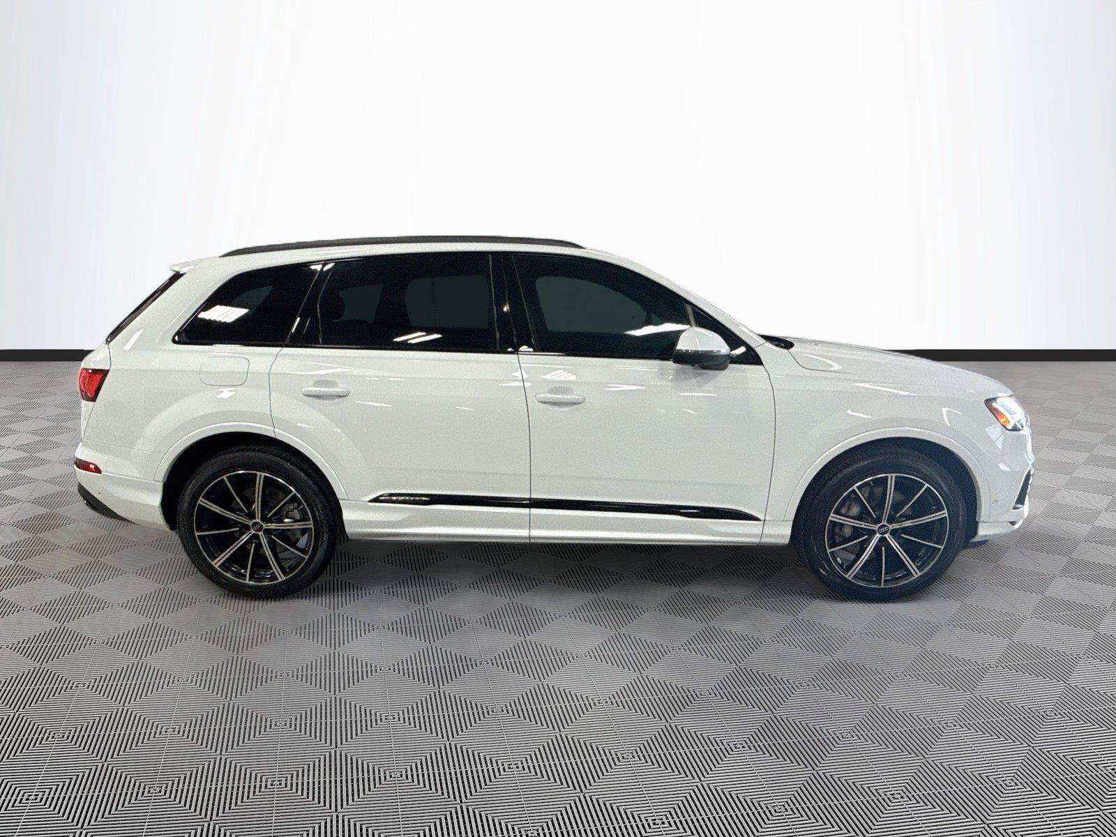 Certified 2024 Audi Q7 3.0T Premium Plus AWD/4WD image 8