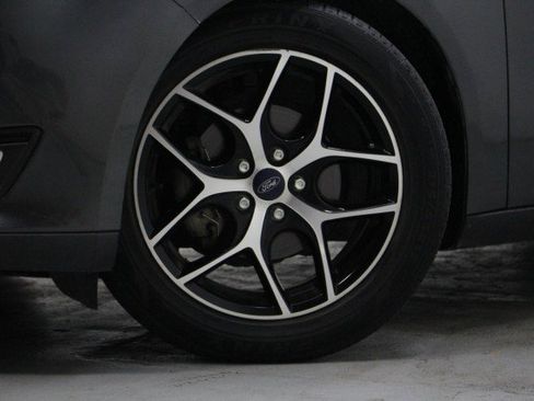 Used 2017 Ford Focus SEL image 3