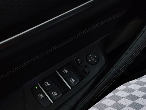 Used 2022 BMW 540i xDrive w/ M Sport Package image 13