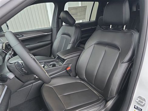 New 2025 Jeep Grand Cherokee L Limited w/ MOPAR Finishing Package image 17