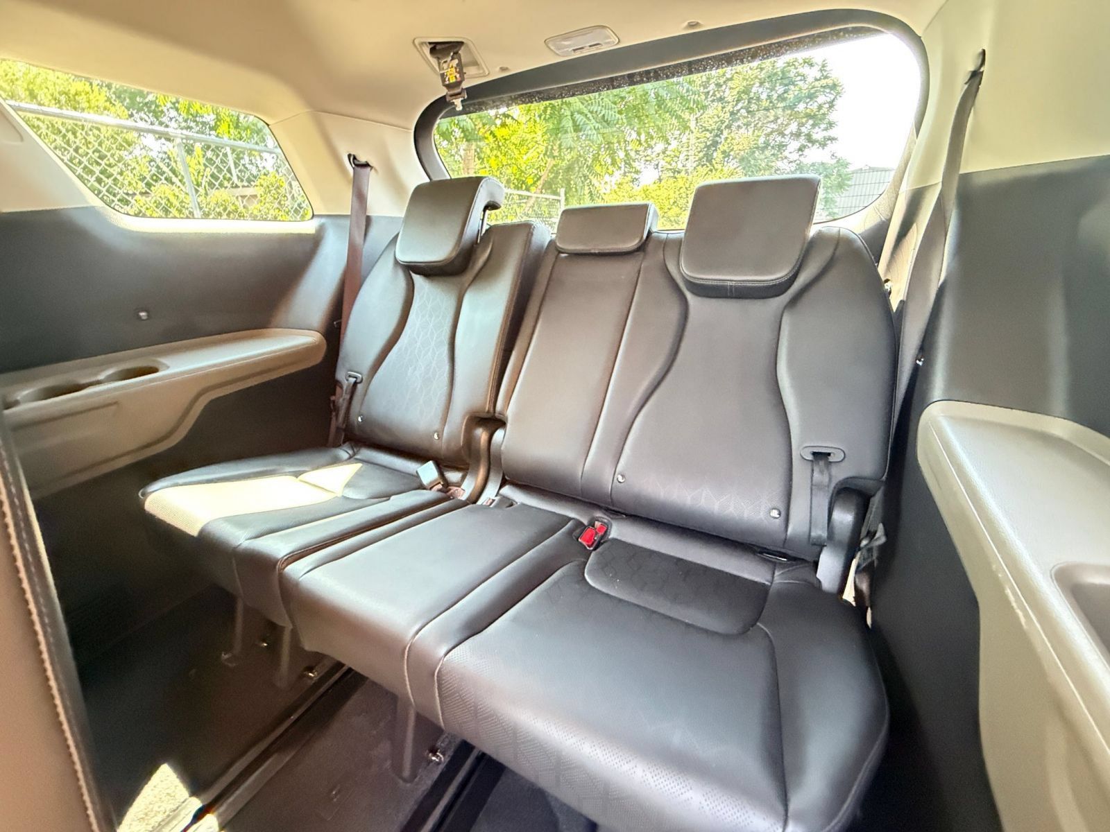 Used 2026 Kia Carnival FWD image 27