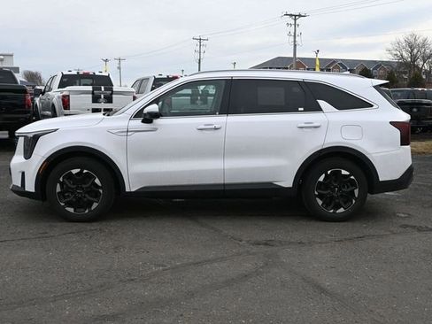 Used 2024 Kia Sorento S image 9