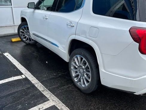 Used 2023 GMC Acadia Denali w/ Denali Technology Package image 5