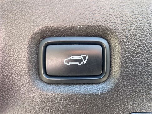 Used 2019 Hyundai Santa Fe Limited w/ Cargo Package image 9