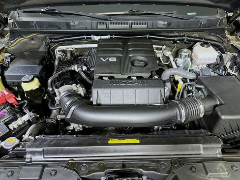 Used 2022 Nissan Frontier SV AWD/4WD image 9