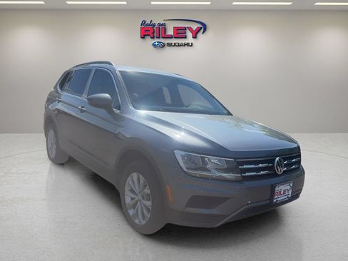 Used 2019 Volkswagen Tiguan SE w/ Panoramic Sunroof Package AWD/4WD image 3