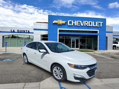 Used 2019 Chevrolet Malibu LT w/ Leather Package FWD image 2