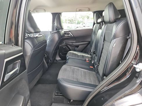 Used 2025 Mitsubishi Outlander SE AWD/4WD image 17