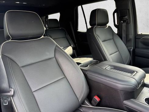 Used 2024 GMC Yukon SLT w/ SLT Luxury Package AWD/4WD image 24