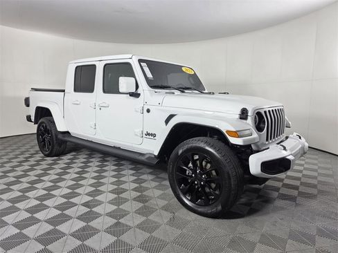 Used 2023 Jeep Gladiator Overland image 2