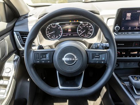 Used 2024 Nissan Rogue SV FWD image 29