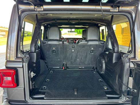 Used 2018 Jeep Wrangler Unlimited Rubicon AWD/4WD image 23