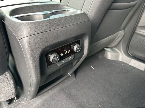 New 2026 Chevrolet Traverse LT image 16