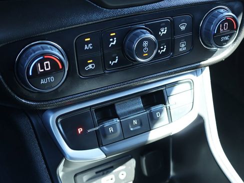 Used 2024 GMC Terrain SLT image 15