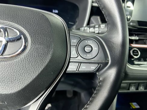 Used 2022 Toyota Corolla Cross XLE FWD image 17