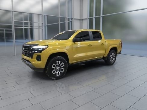 Used 2023 Chevrolet Colorado Z71 w/ Z71 Convenience Package 2 image 4