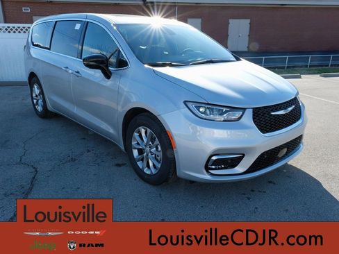 New 2026 Chrysler Pacifica Limited w/ Uconnect Theater Family Group FWD image 1