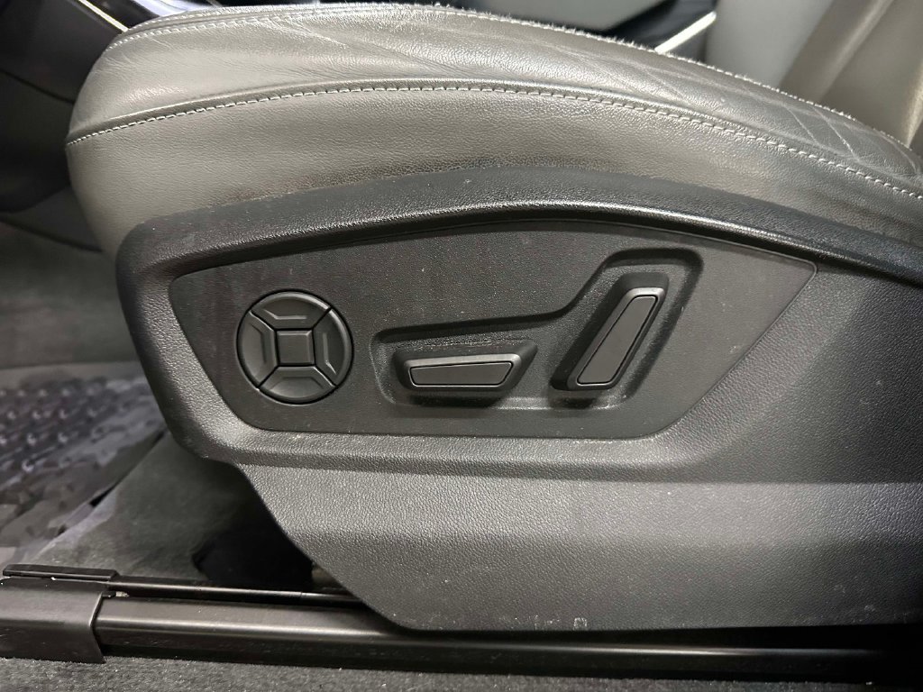 Used 2019 Audi Q8 Premium w/ Convenience Package AWD/4WD image 18