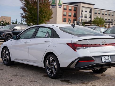 New 2025 Hyundai Elantra Sport image 5