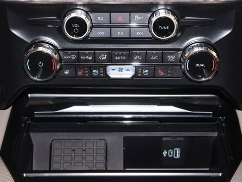 Certified 2026 Ford F350 Platinum w/ Platinum Plus Package image 36