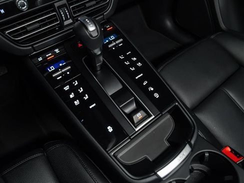 Certified 2026 Porsche Macan AWD/4WD image 23