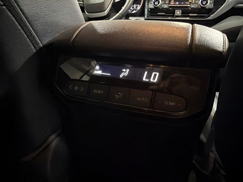 Used 2022 Toyota Highlander XSE FWD image 34