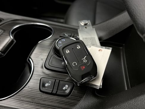 Used 2023 GMC Acadia SLT image 25