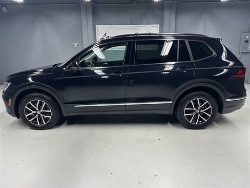 Used 2021 Volkswagen Tiguan SE w/ Panoramic Sunroof Package image 5