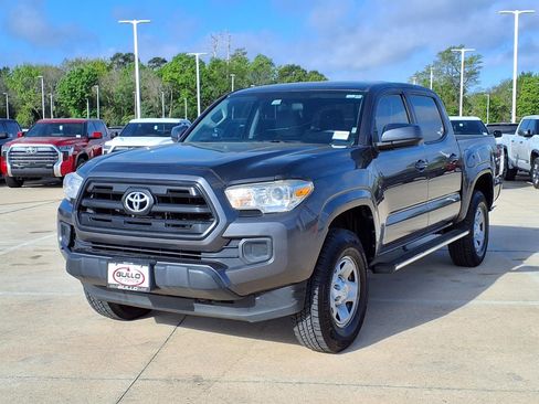 Used 2017 Toyota Tacoma SR w/ SR Convenience Package image 3