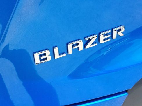 Used 2025 Chevrolet Blazer LT FWD image 5