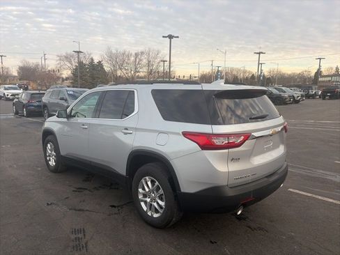 Used 2021 Chevrolet Traverse LT image 3