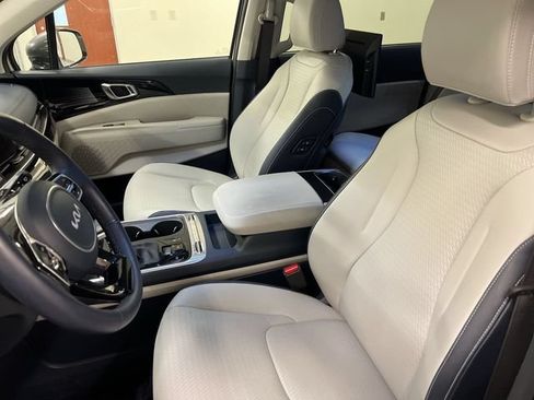 Used 2026 Kia Carnival SX Prestige FWD image 4