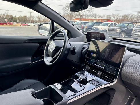 Used 2023 Toyota bZ4X AWD image 11