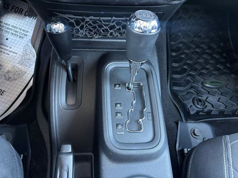 Used 2016 Jeep Wrangler Unlimited Sahara w/ Connectivity Group image 22