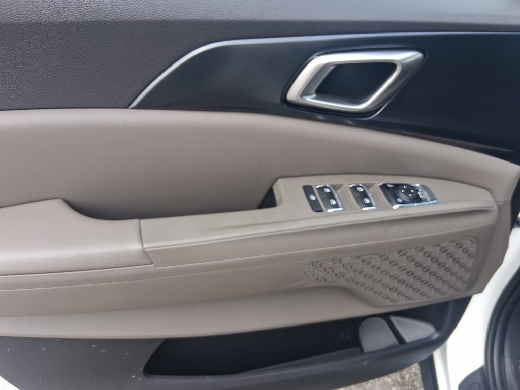 Certified 2026 Kia Carnival FWD image 8