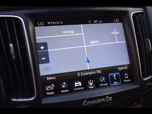 Used 2018 Maserati Levante AWD/4WD image 11