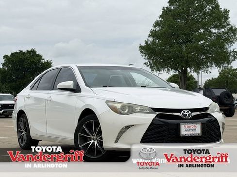 Used 2016 Toyota Camry XSE image 1