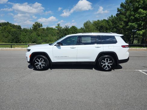 Used 2025 Jeep Grand Cherokee L Limited w/ Trailer Tow Package AWD/4WD image 2
