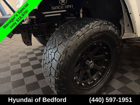 Used 2015 Jeep Wrangler Unlimited Rubicon w/ Dual Top Group AWD/4WD image 27