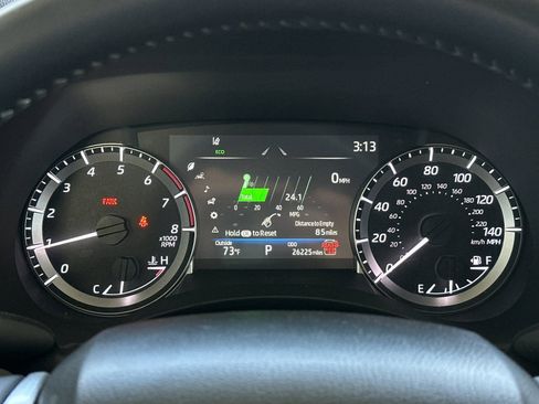 Used 2025 Toyota Highlander LE FWD image 23