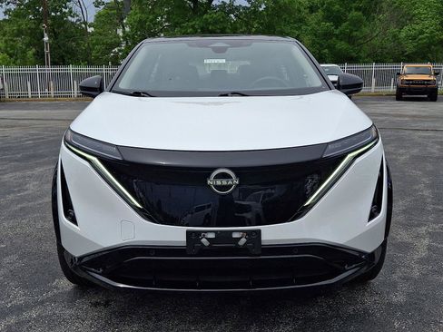Used 2024 Nissan Ariya AWD image 2
